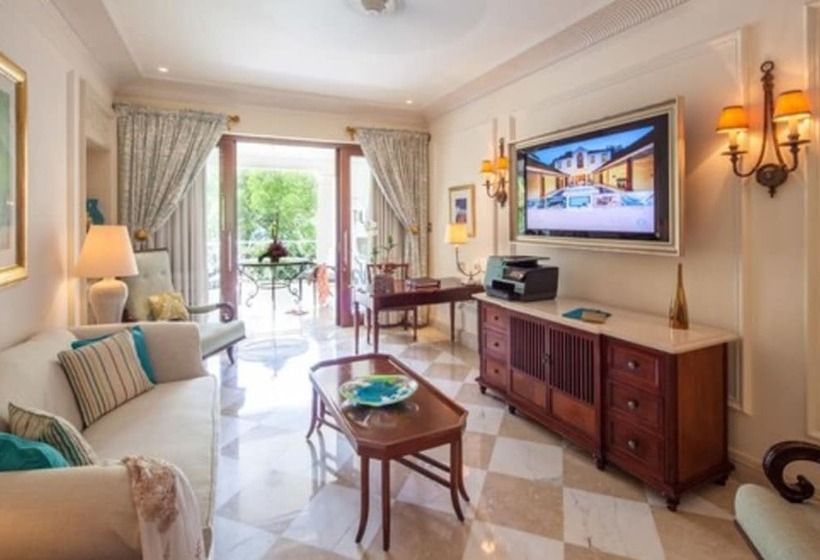 سوییت لوکس, Sandy Lane