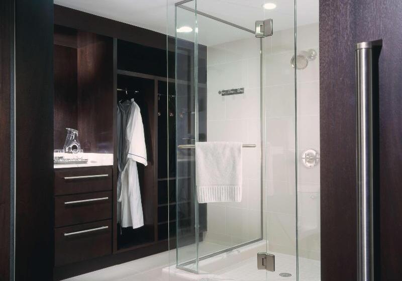 غرفة عائلية, The Condado Plaza