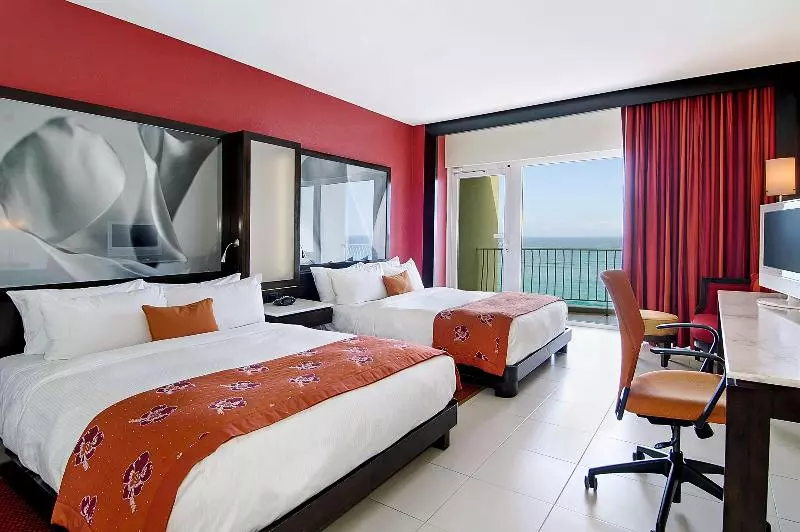 اتاق استاندارد با چشم‌انداز دریا, The Condado Plaza Hilton