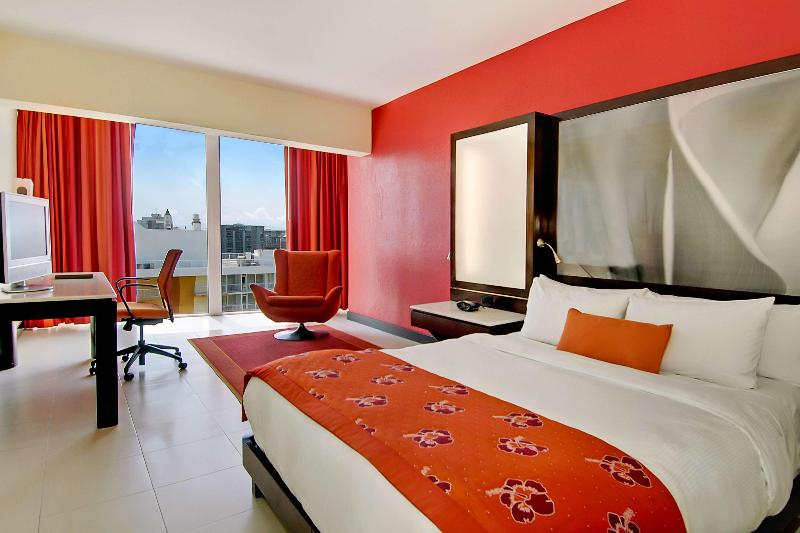 اتاق لوکس با تخت بزرگ, The Condado Plaza