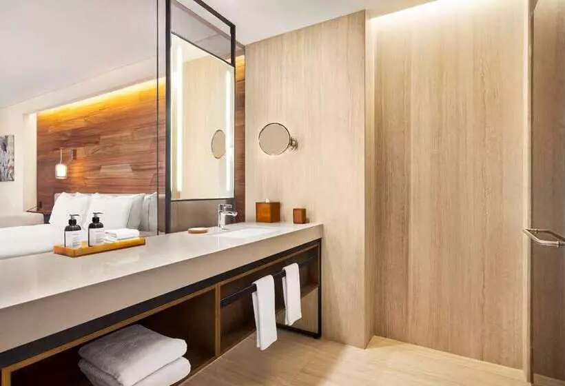 اتاق استاندارد با تخت بزرگ, The Condado Plaza Hilton