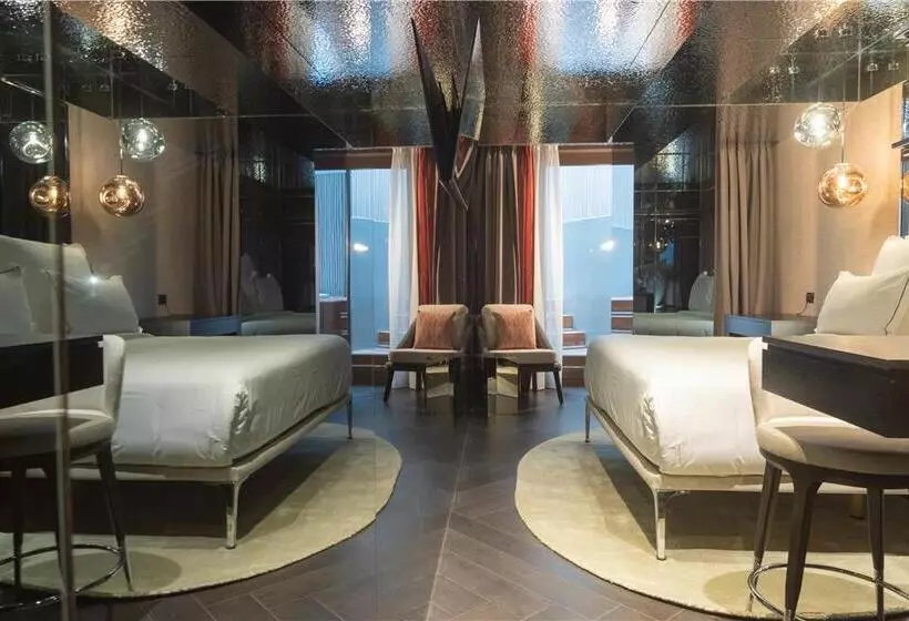 سوییت جونیور, The Condado Plaza Hilton