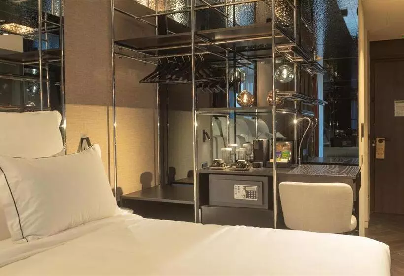 سوییت جونیور, The Condado Plaza Hilton