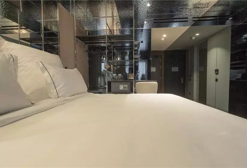 سوییت جونیور, The Condado Plaza Hilton