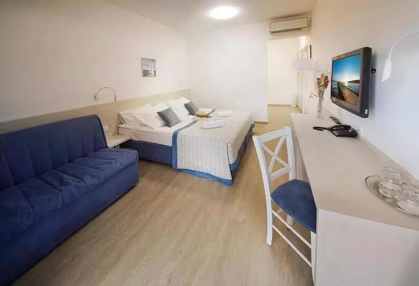 اتاق استاندارد با بالکن, Villa Balcony Or Terrace   Hotel & Resort Adria Ankaran