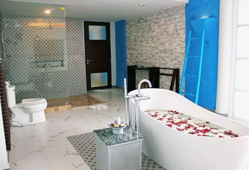 سوییت, Weekender Resort