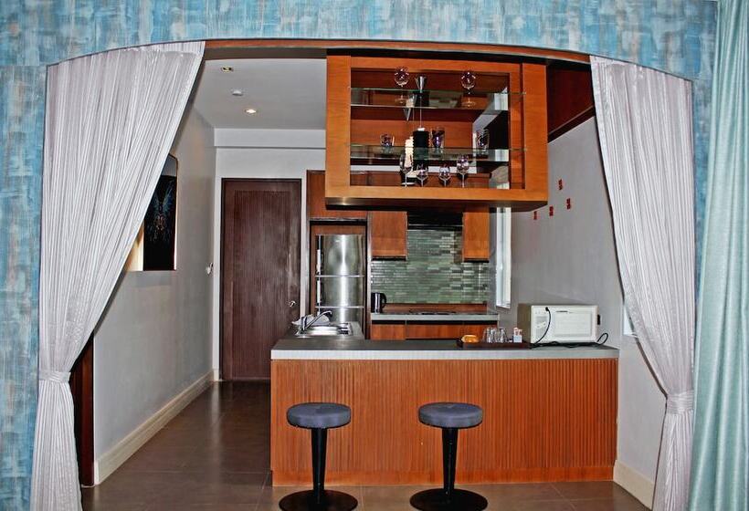 Люкс, Weekender Resort