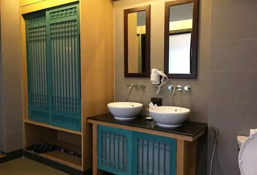 ویلای یک اتاق خوابه با استخر شنا, Weekender Resort