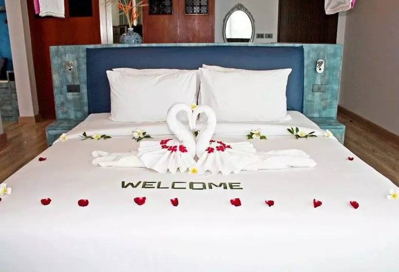 سوییت, Weekender Resort