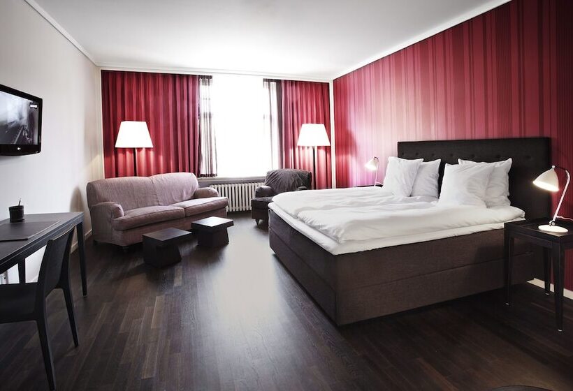 غرفة تنفيذية, First Hotel Grand