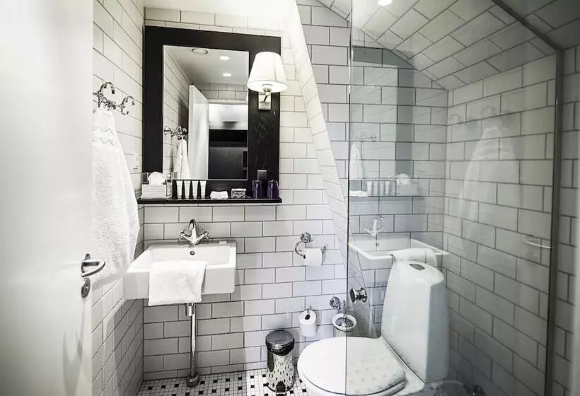 اتاق استاندارد یک نفره, First Hotel Grand