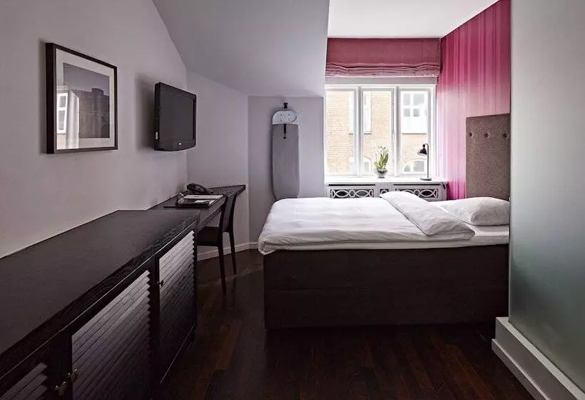 اتاق استاندارد یک نفره, First Hotel Grand