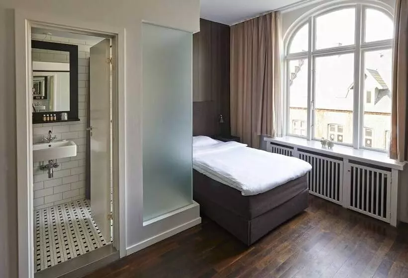 اتاق استاندارد یک نفره, First Hotel Grand