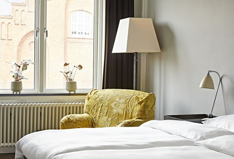 غرفة قياسية, First Hotel Grand