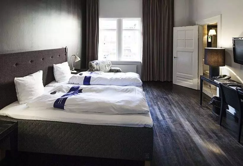 اتاق استاندارد, First Hotel Grand