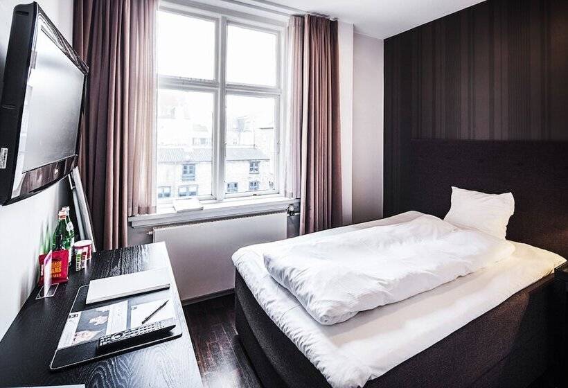 غرفة قياسية, First Hotel Grand