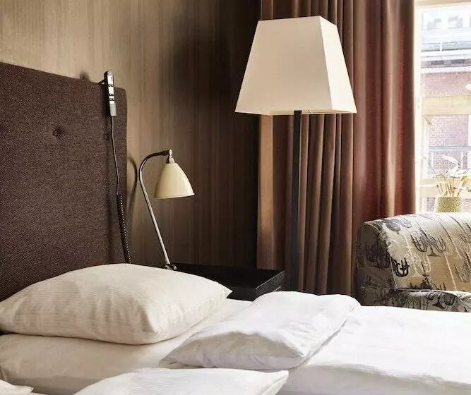اتاق استاندارد, First Hotel Grand