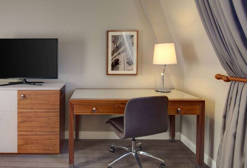 带2个双人床的标准工作室, Hilton Cambridge City Centre