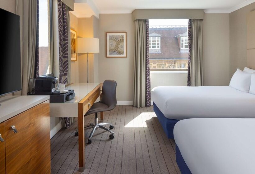 带2个双人床的标准工作室, Hilton Cambridge City Centre