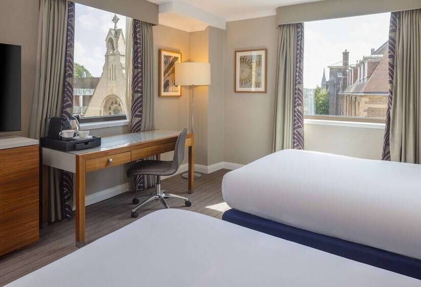 스탠다드 룸 더블 침대 2개, Hilton Cambridge City Centre