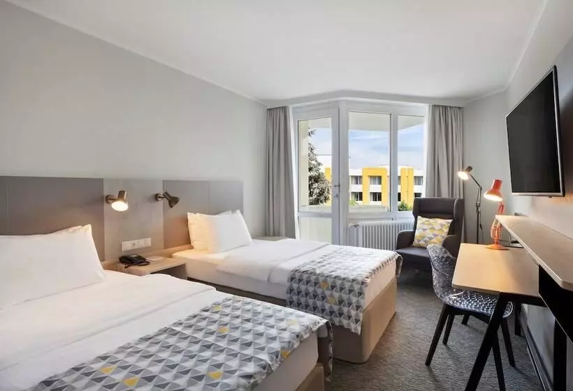 اتاق استاندارد با 2 تخت دوبل, Holiday Inn Munich South, An Ihg