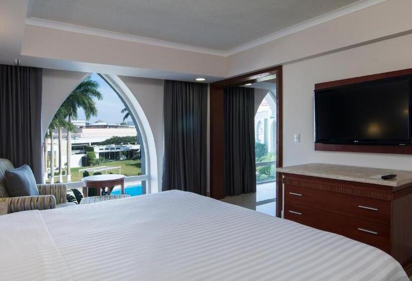 キングサイズベッドのスイートルーム, Holiday Inn Tuxtla Gutierrez, An Ihg