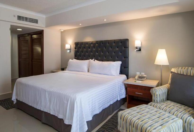 キングサイズベッドのスイートルーム, Holiday Inn Tuxtla Gutierrez, An Ihg