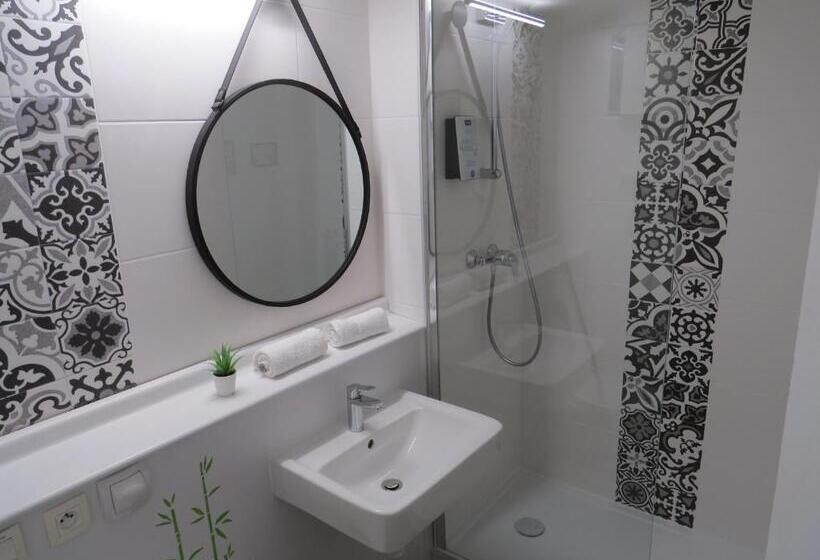 标准三人间, Hôtel Kyriad Cap Sud