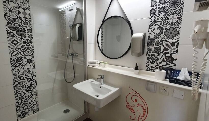 标准间带双人床, Hôtel Kyriad Cap Sud