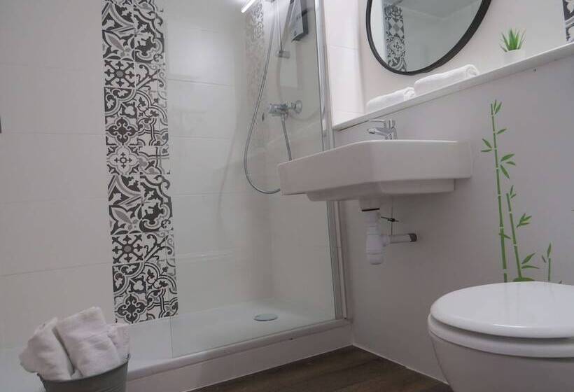 标准间带双人床, Hôtel Kyriad Cap Sud