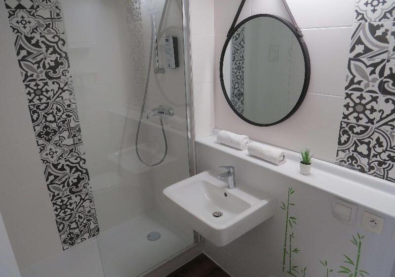 标准三人间, Hôtel Kyriad Cap Sud