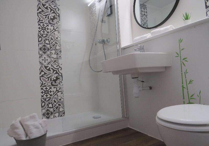 标准间带双人床, Hôtel Kyriad Cap Sud