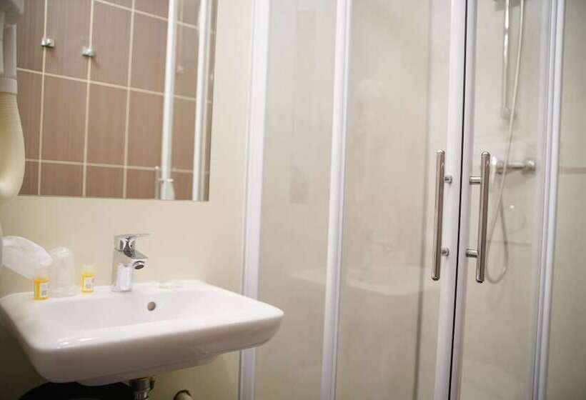 Номер Стандарт, Kyriad Hôtel La Fleche