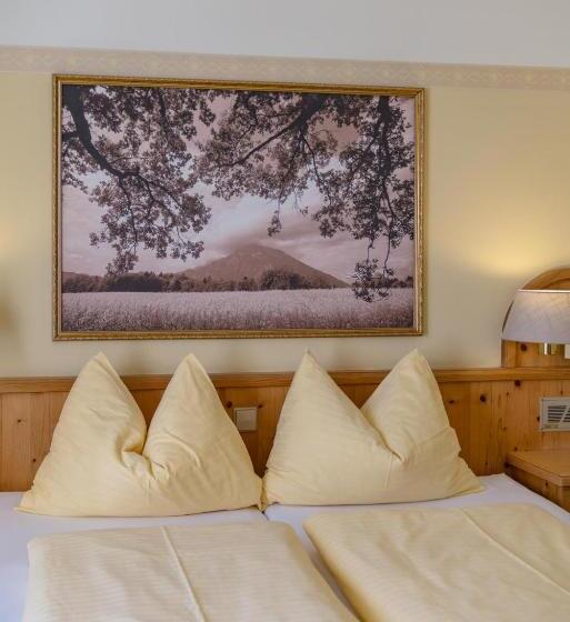 סוויטה משפחתית, Restaurant Lebzelter