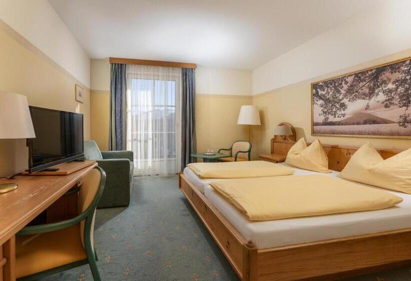 סוויטה משפחתית, Restaurant Lebzelter