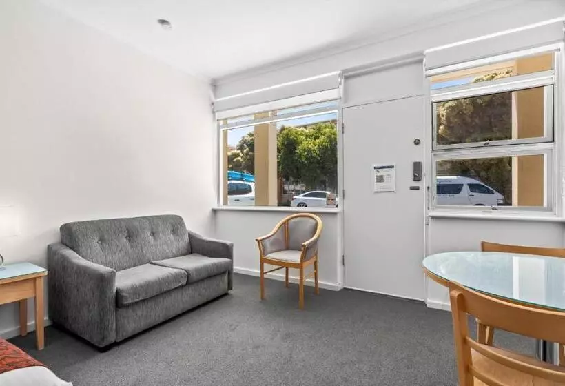 Standard-studio, Taft Apartments