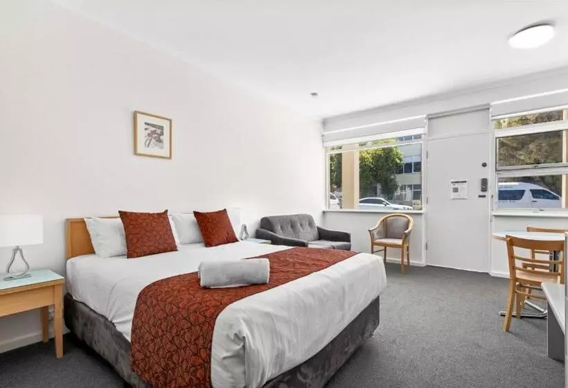 Standard-studio, Taft Apartments