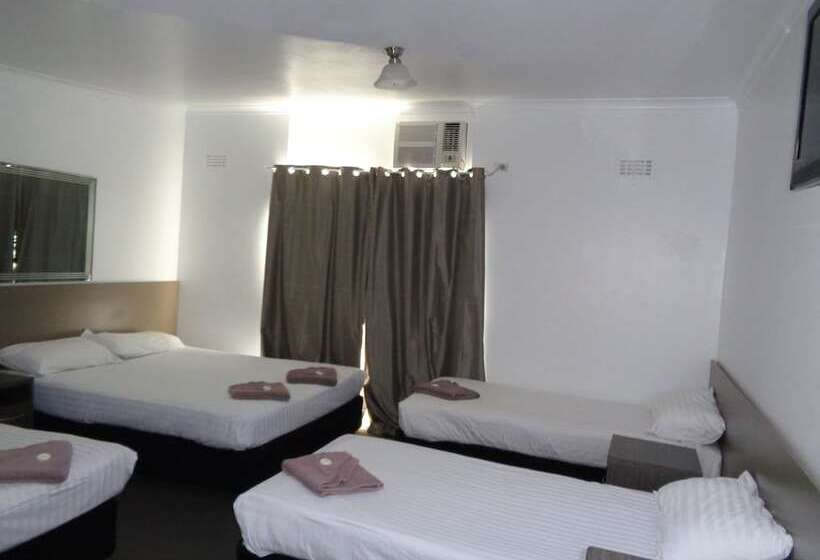 패밀리 룸, Parkway Motel