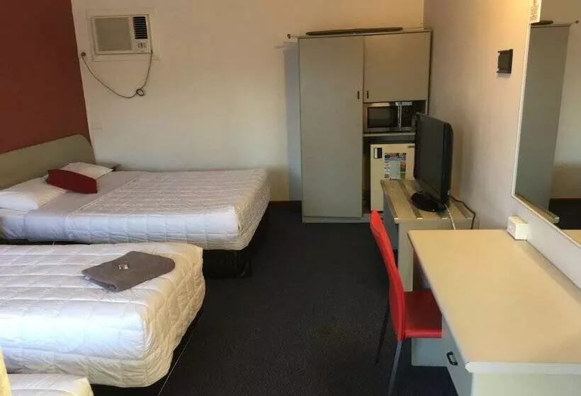 Standard Kolmen Hengen Huone, Parkway Motel