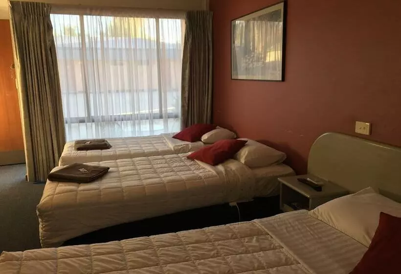 Standard Kolmen Hengen Huone, Parkway Motel