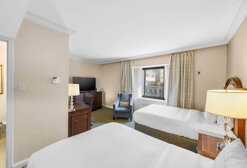 스탠다드 룸 더블 침대 2개, Capital Hilton