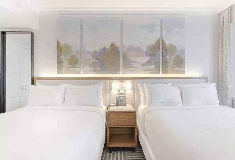 ジュニアスイート, Capital Hilton