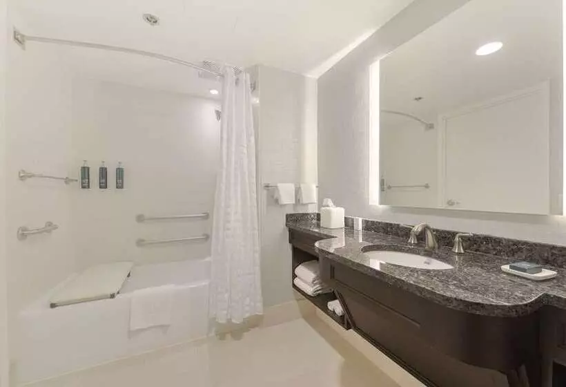 ジュニアスイート, Capital Hilton