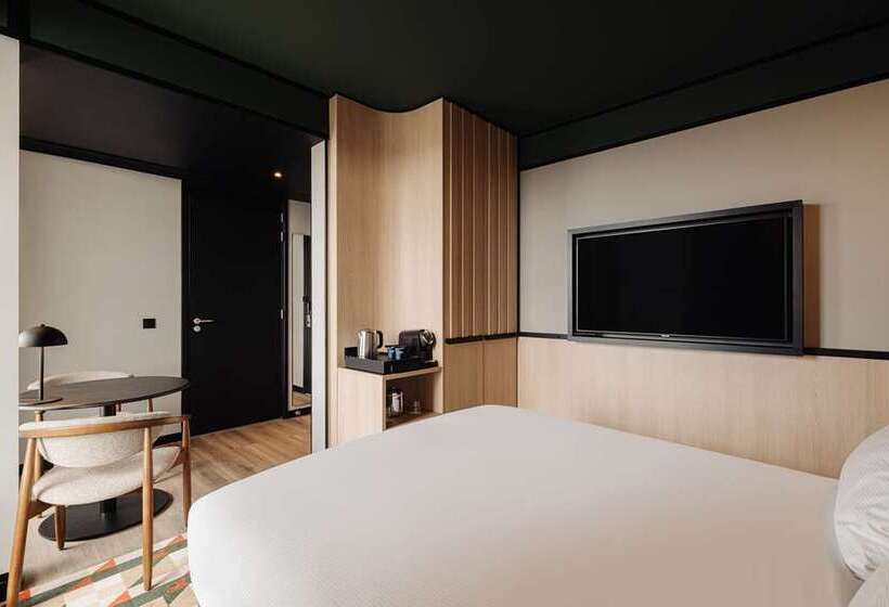 스탠다드 룸 킹사이즈 침대, Capital Hilton