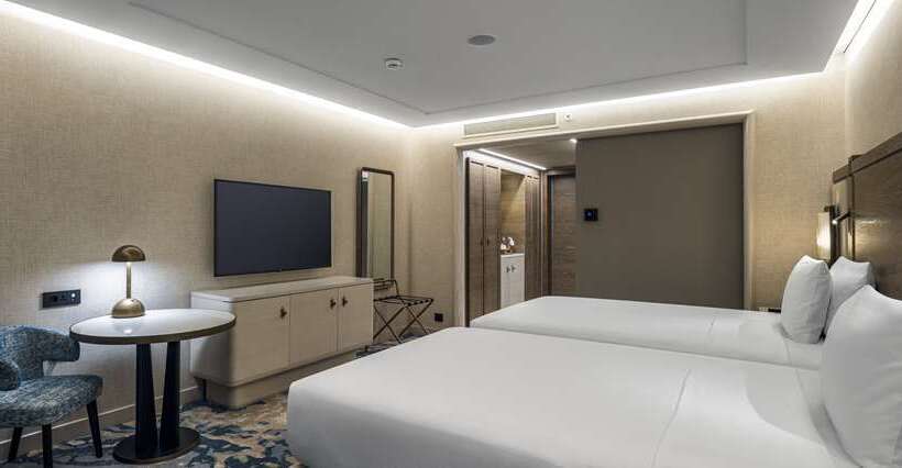 디럭스 룸 도시 전망, Capital Hilton