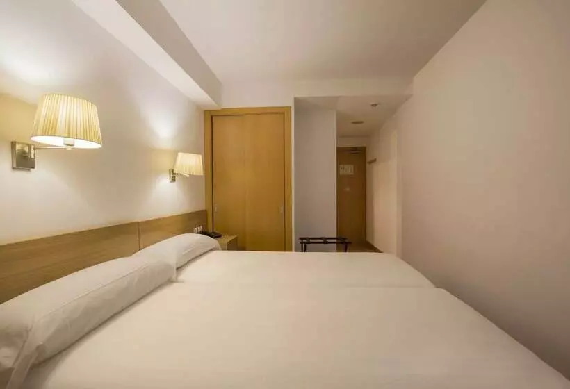 اتاق استاندارد سه نفره, Catalunya Ski by Nexta