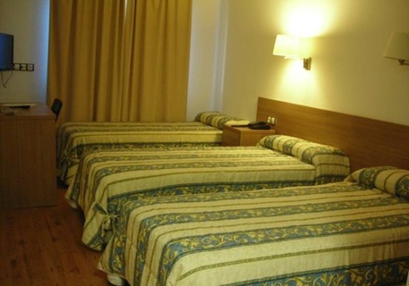 Camera Tripla Standard, Catalunya Ski by Nexta