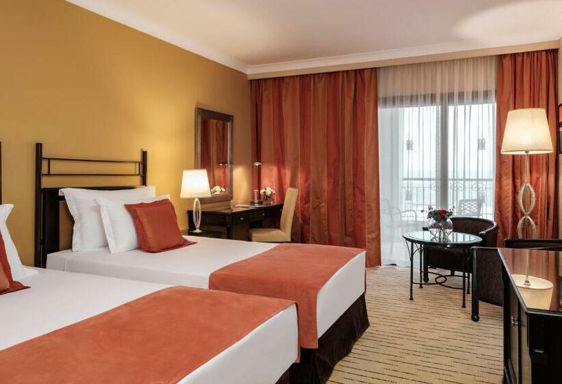 اتاق لوکس با چشمانداز دریا, Corinthia St George S Bay