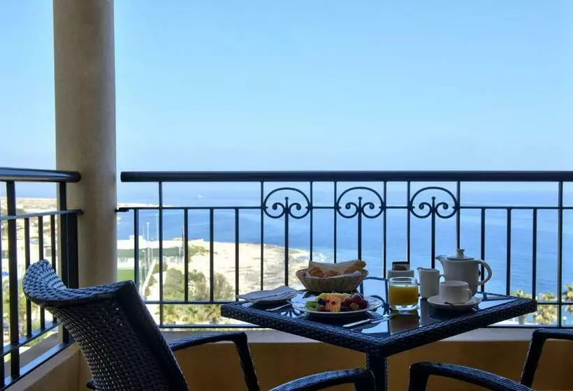 اتاق لوکس با چشمانداز دریا, Corinthia St George S Bay