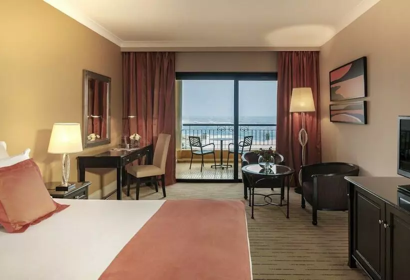 اتاق لوکس با چشمانداز دریا, Corinthia St George S Bay
